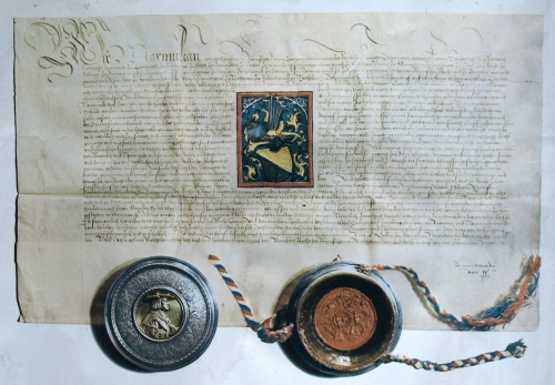 Pergamen s pečetěmi císaře Maxmiliána I. z roku 1499 o povýšení rodiny Stillfried von Rattonitz do rytířského stavu.